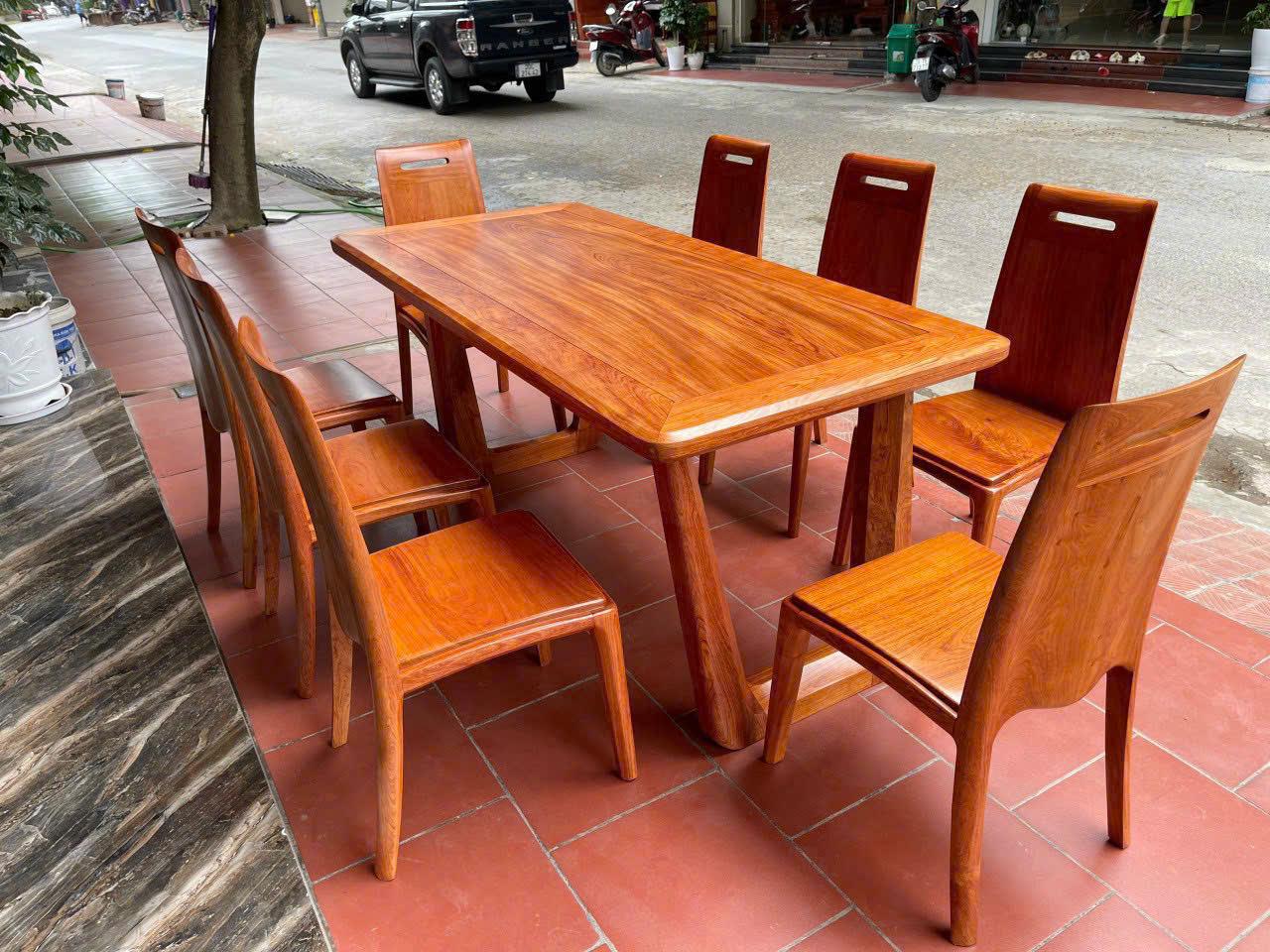 Một số mẫu bàn ăn được săn đón nhất hiện nay 